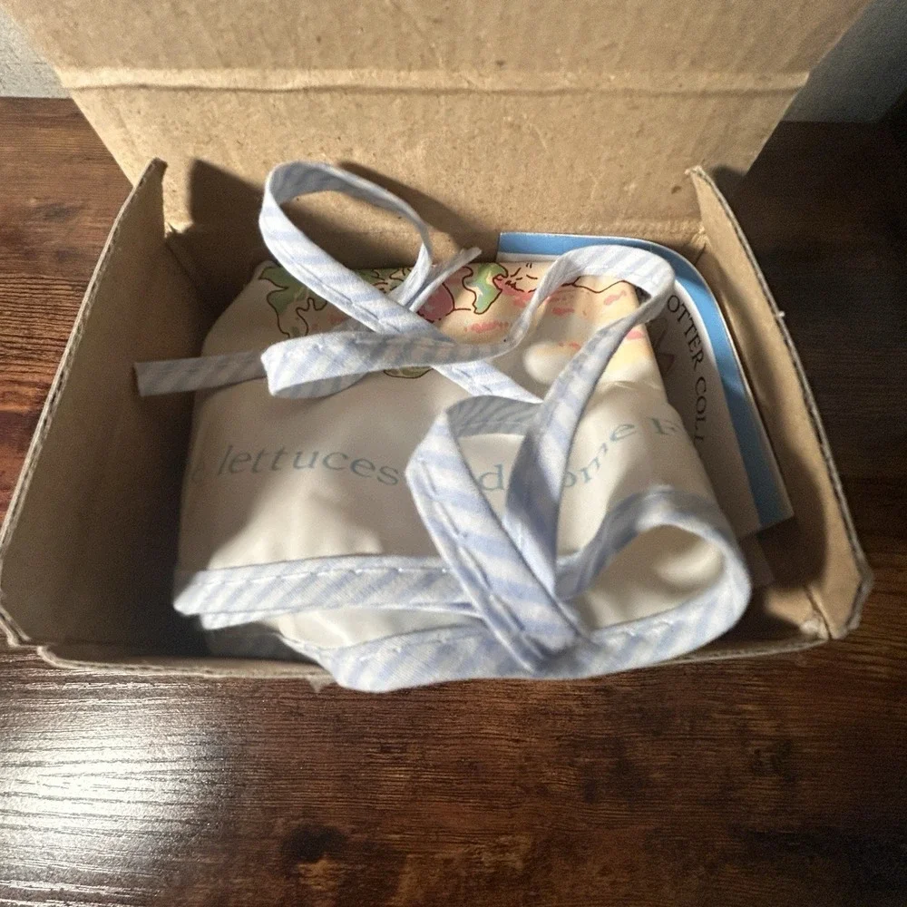 VTG Peter Rabbit New in the Box Vinyl Bib Two-Handled Plastic Sippy Cup Set Eden